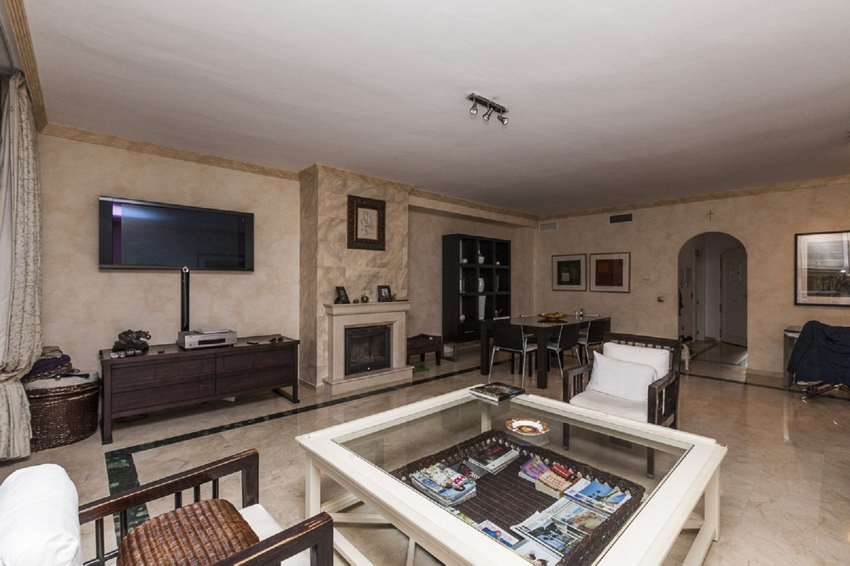 Large 3 bedroom townhouse located in an excellent area in Marbella, Nagueles.  

It features a large, Spain