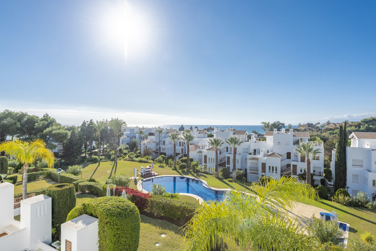 Apartment in a gated community on the first beach line with 24 hour security guard in a prestigious , Spain