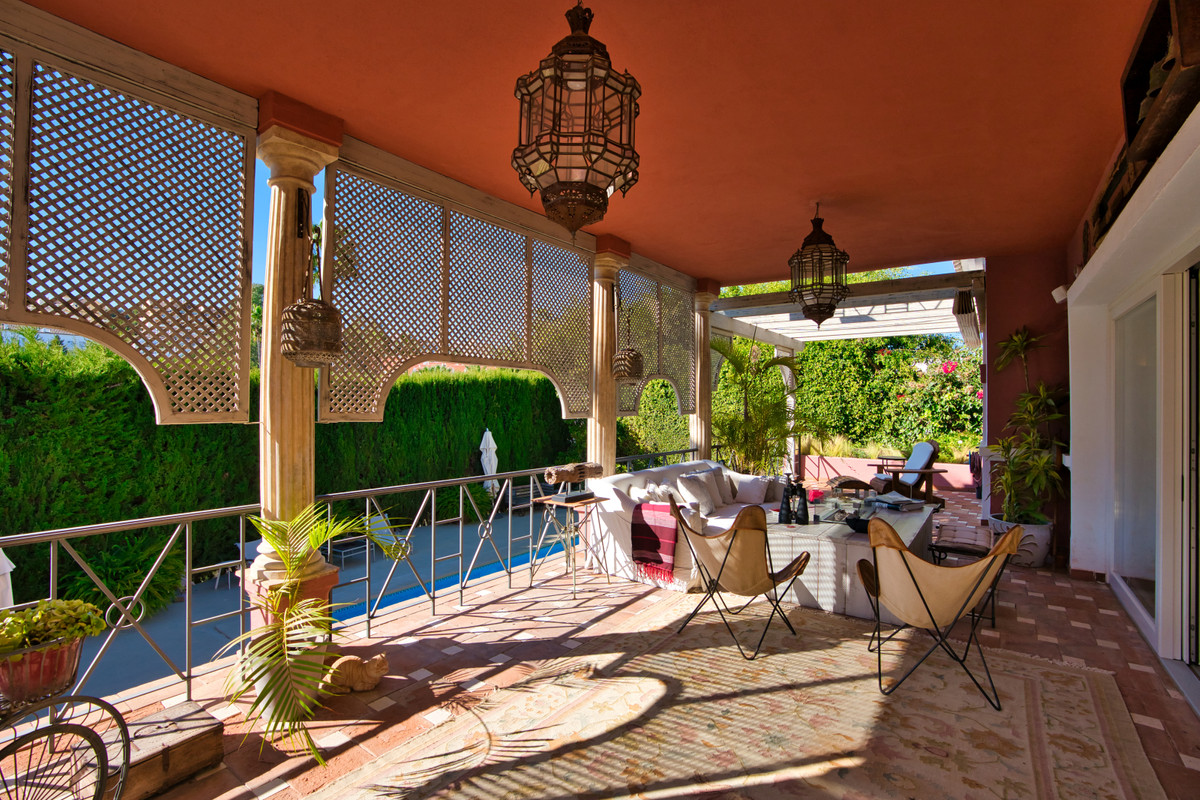 6 Bedroom Detached Villa For Sale Nueva Andalucía