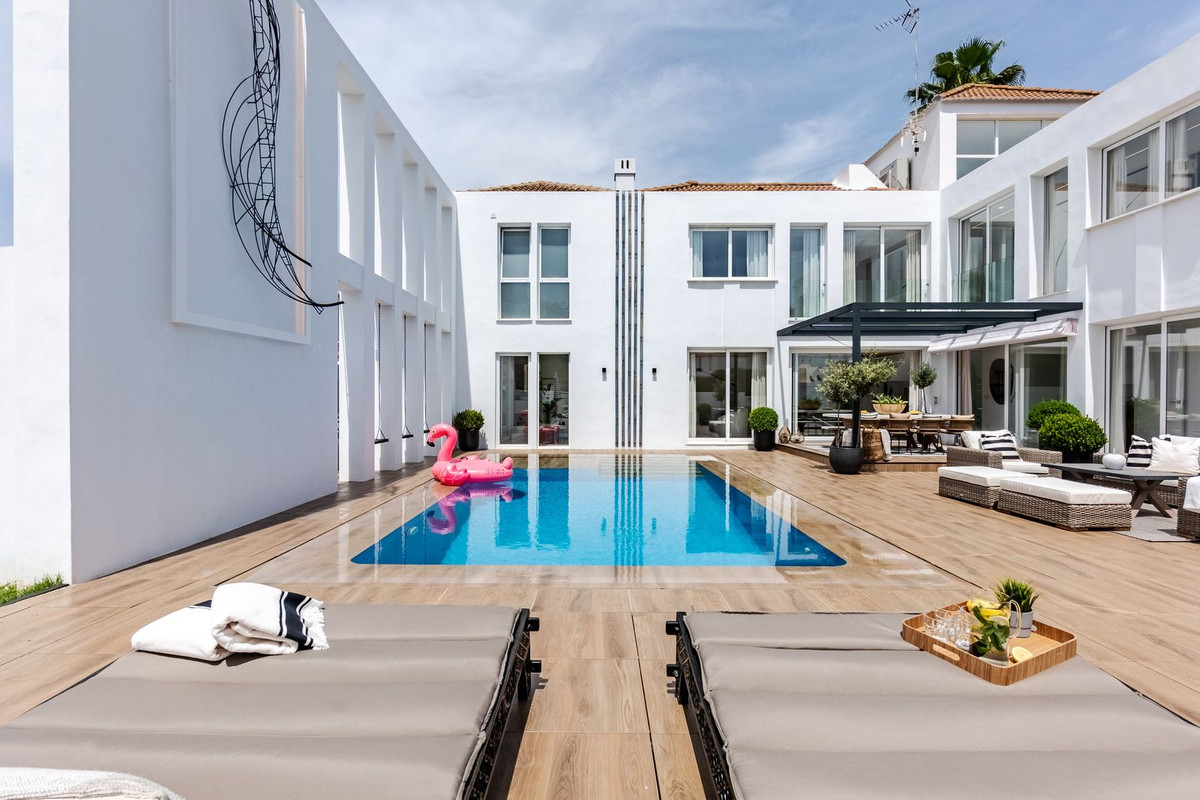 4 Bedroom Detached Villa For Sale Nueva Andalucía, Costa del Sol - HP4142437