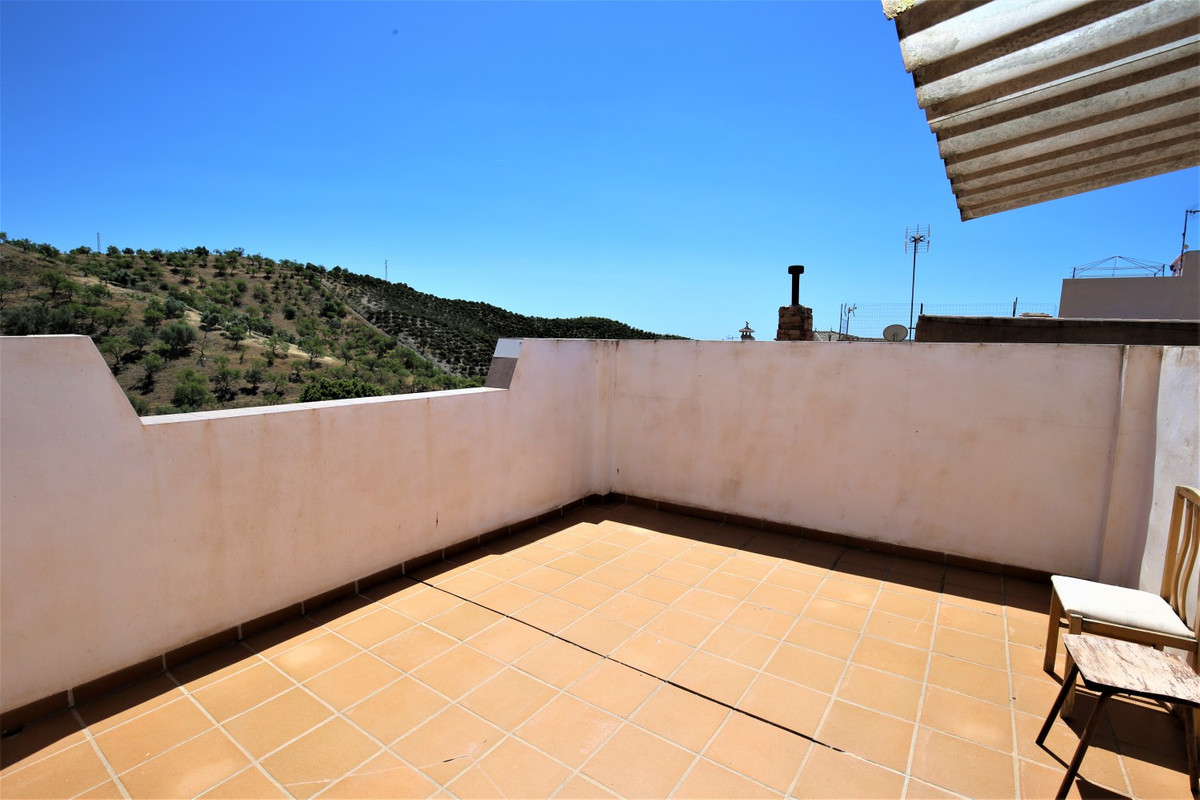 This beautiful, terraced house is in the quiet town of Benaque, just 15 minutes from the coast.