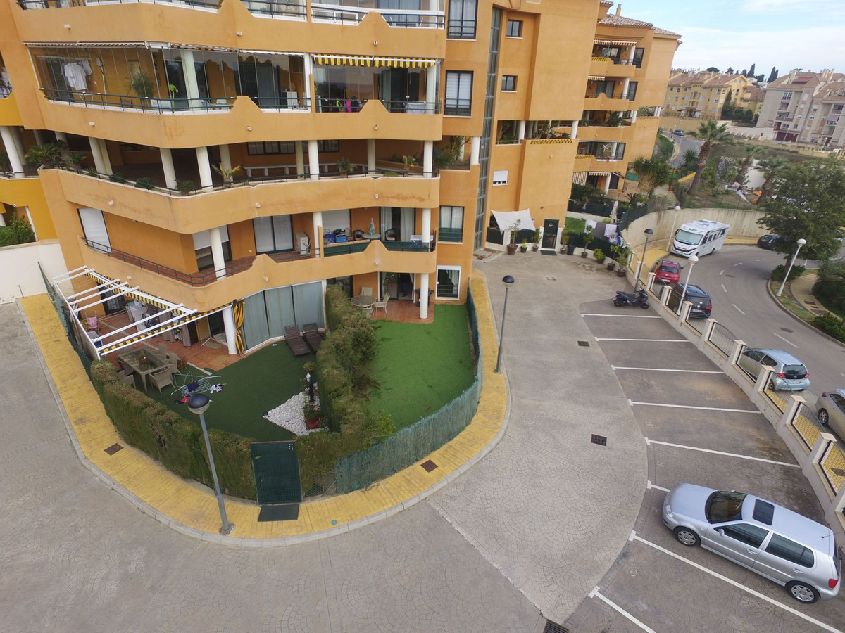 2 Dormitorios Apartamento Planta Baja  En Venta Los Pacos, Costa del Sol - HP4228252