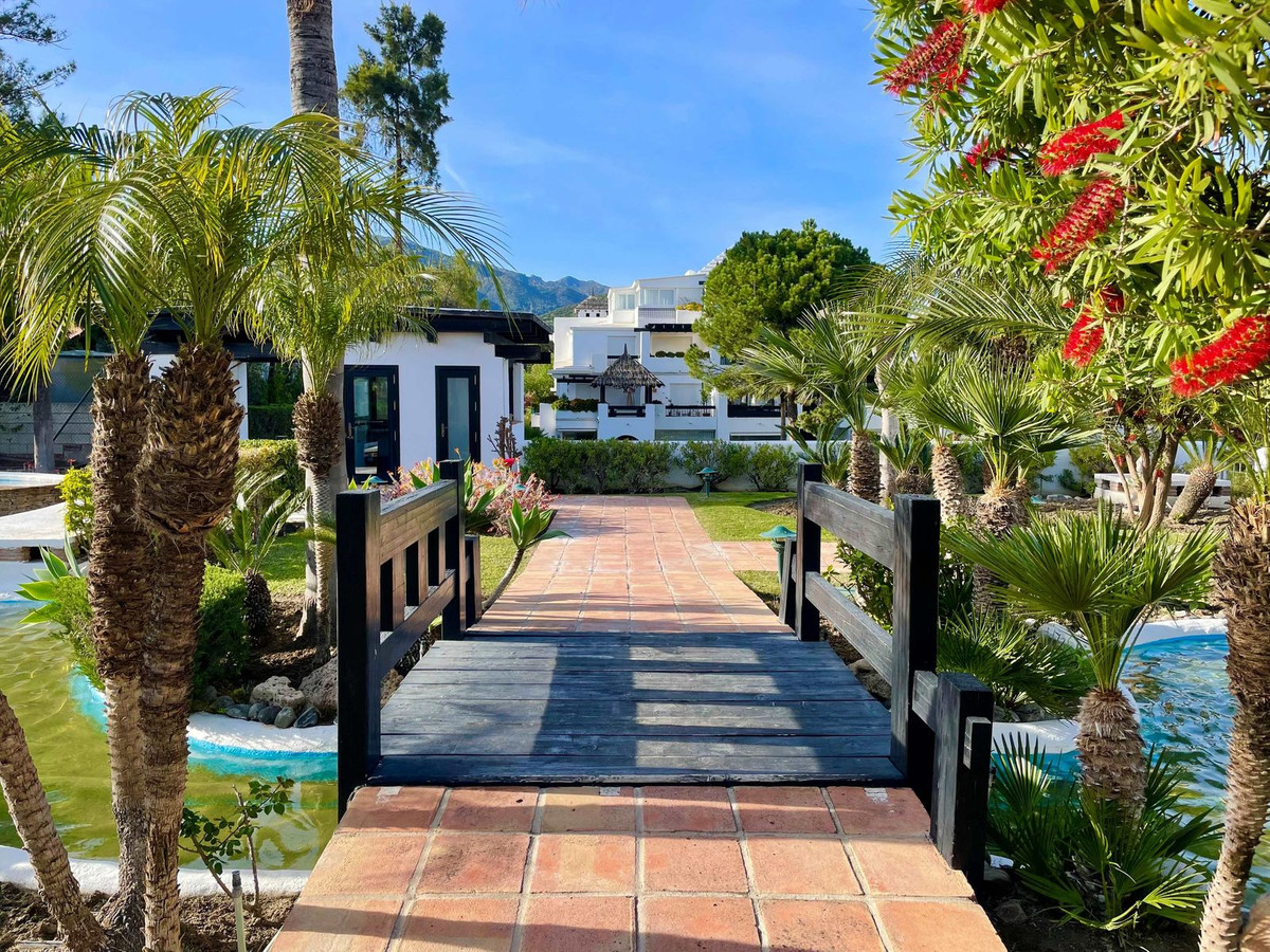 Middle Floor Apartment for sale in Marbella R4690099