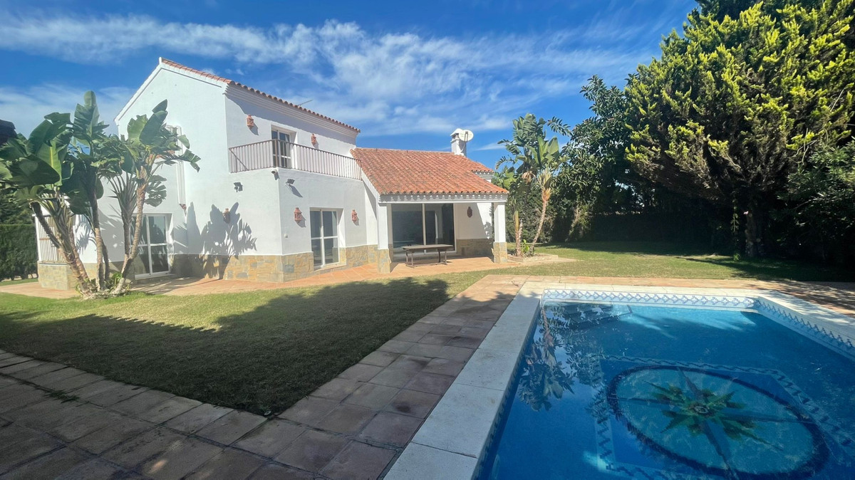 3 Bedroom Detached Villa For Sale Sotogrande Playa, Costa del Sol - HP3971968