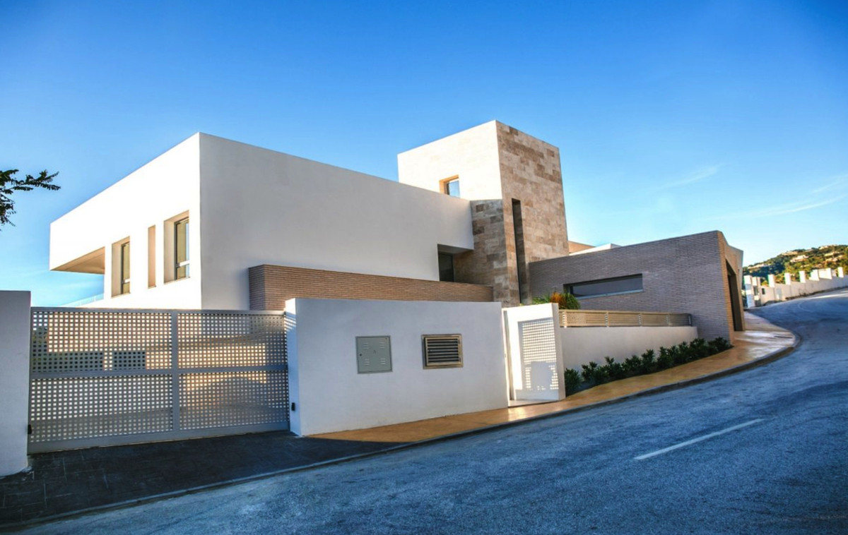 Villa for sale in Los Arqueros, Costa del Sol