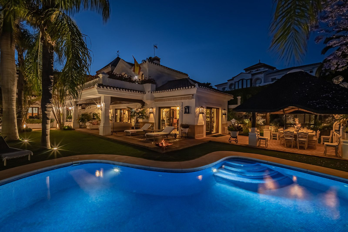 Detached Villa for sale in Bahía de Marbella R4044118