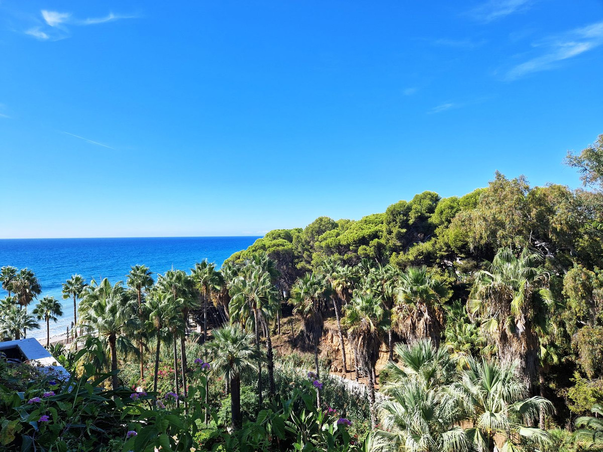 Middle Floor Apartment for sale in Marbella R4432732