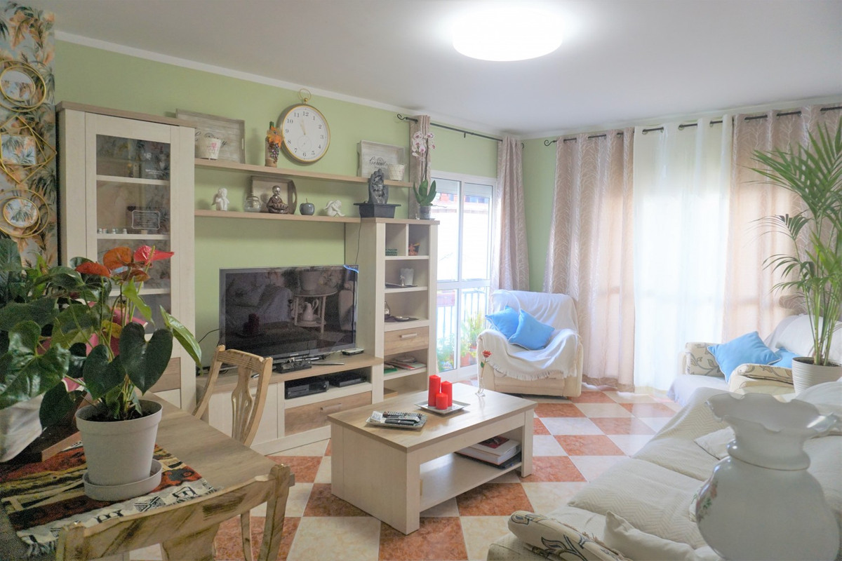 We present to you a cozy and spacious flat located in the municipality of Canillas de Aceituno.