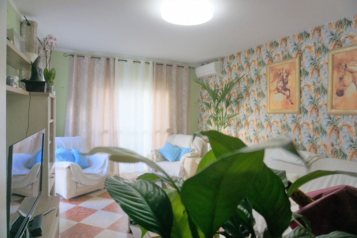 We present to you a cozy and spacious flat located in the municipality of Canillas de Aceituno.