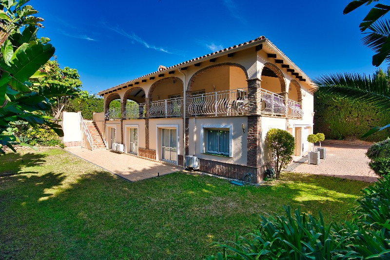 Villa close to the best sandy beaches. This well-built villa is located in one of Marbella'&apo, Spain