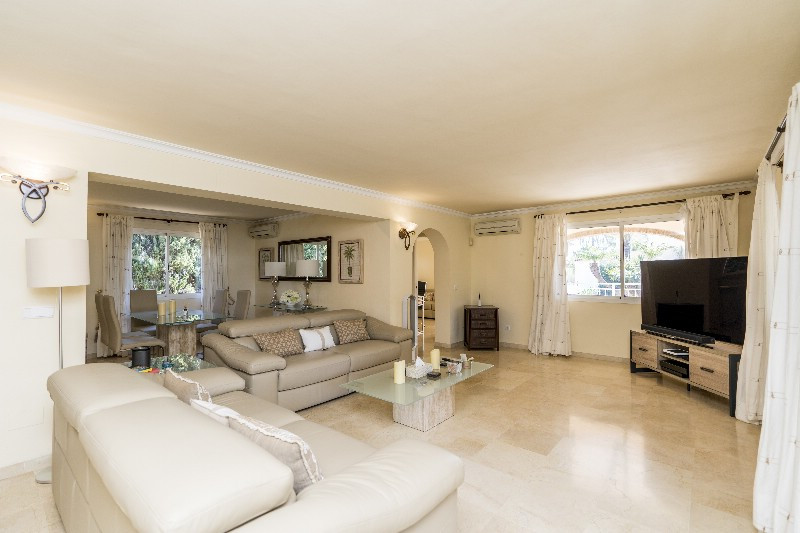 4 bedroom Villa For Sale in Carib Playa, Málaga