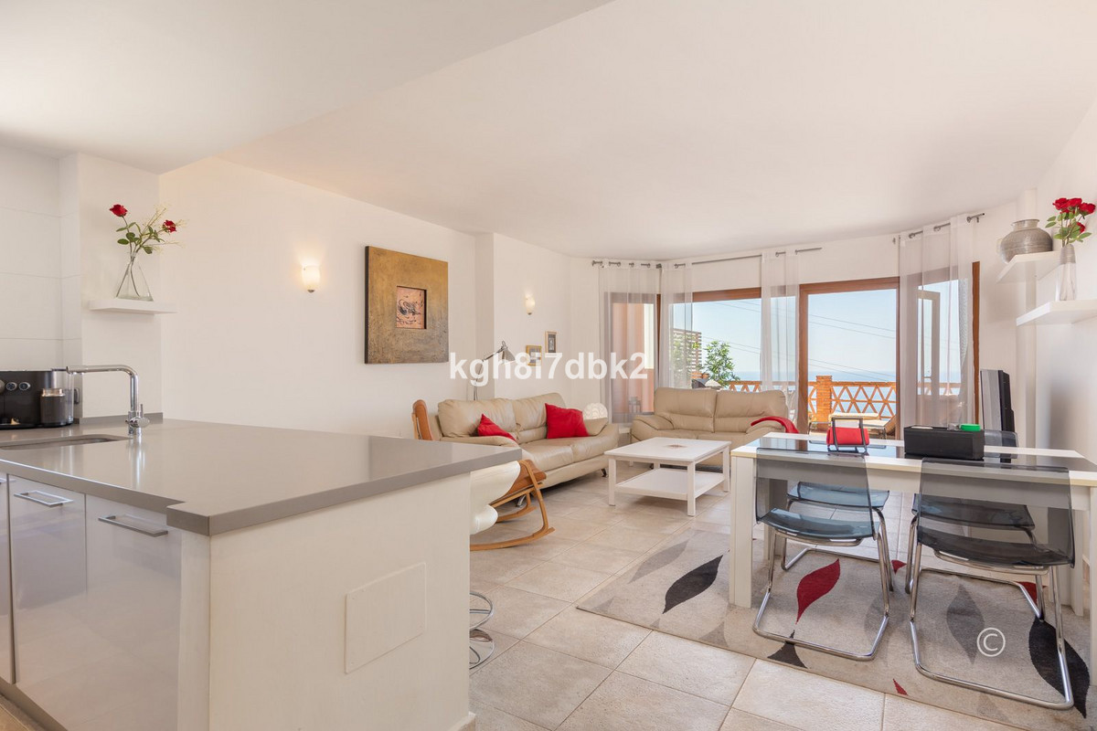 3 bedroom Apartment For Sale in Benalmadena, Málaga - thumb 3