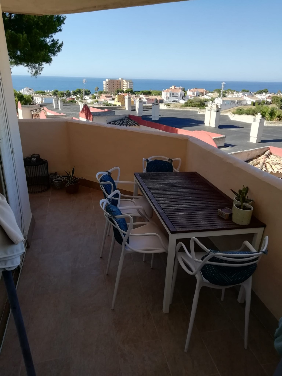 Lovely 2 bedroom appartement , fantastic sea views !!!
Close to all amenities , walking distance to , Spain