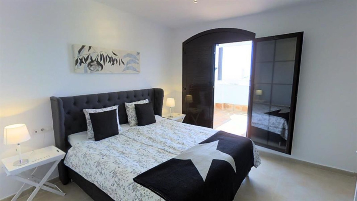 Apartamento Ático Dúplex en Altos de los Monteros, Costa del Sol
