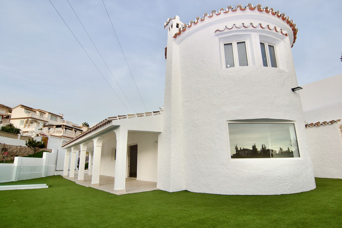 Detached Villa, Arroyo de la Miel, Costa del Sol.
4 Bedrooms, 2 Bathrooms, Built 220 m², Terrace 60 , Spain