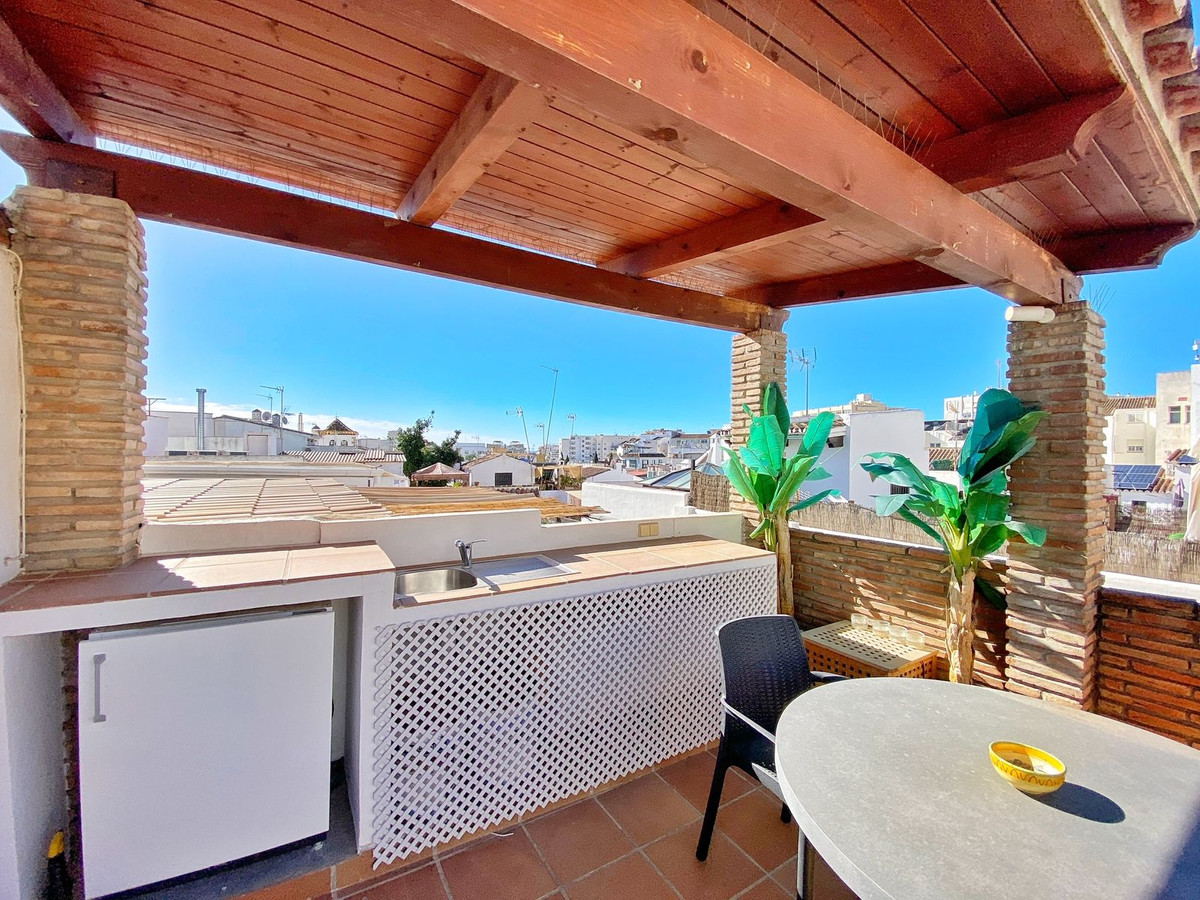 FANTASTIC OPPORTUNITY IN THE HEART OF THE OLD TOWN.
Charming and beautiful townhouse located in quie, Spain