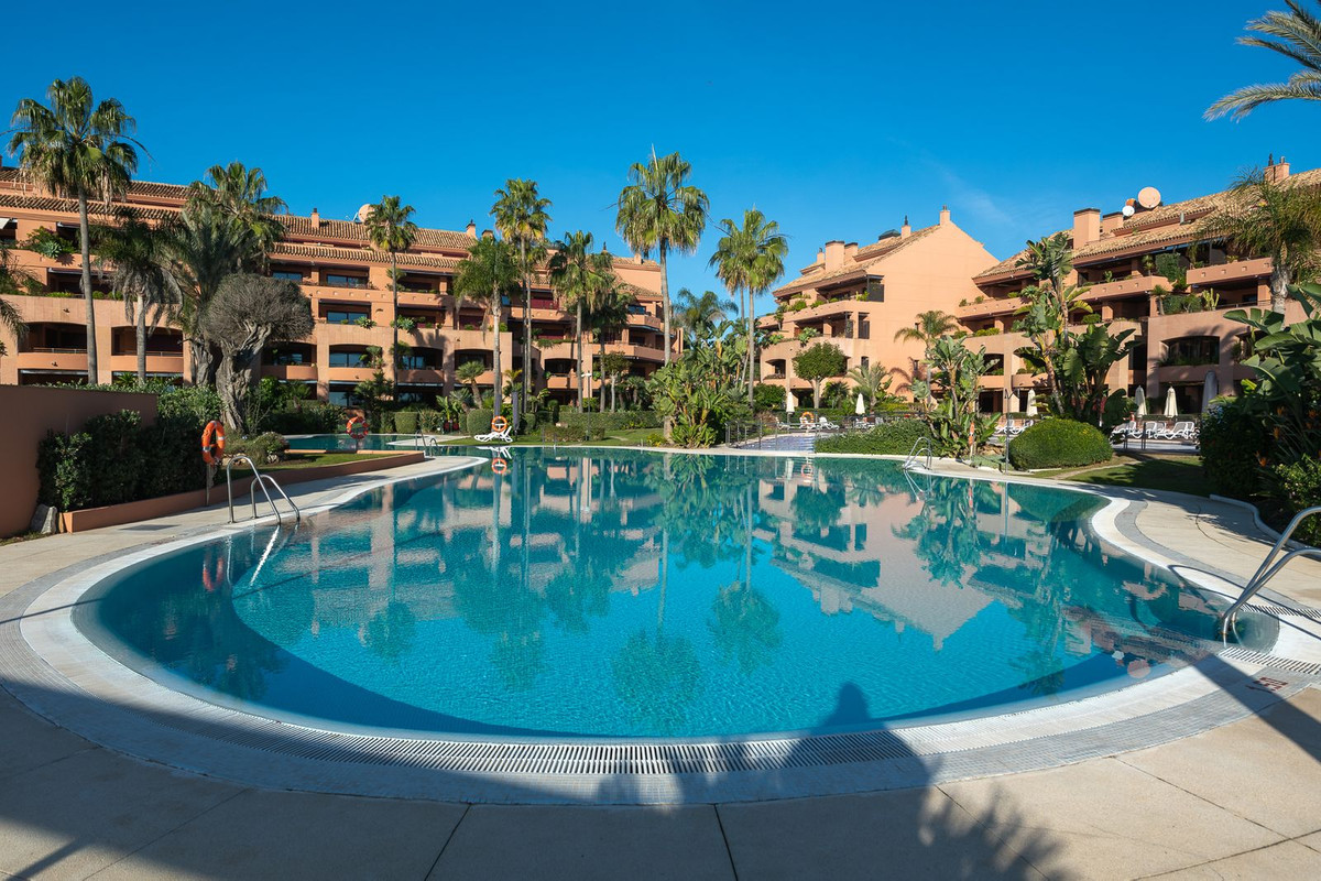 Middle Floor Apartment for sale in Puerto Banús R4626652