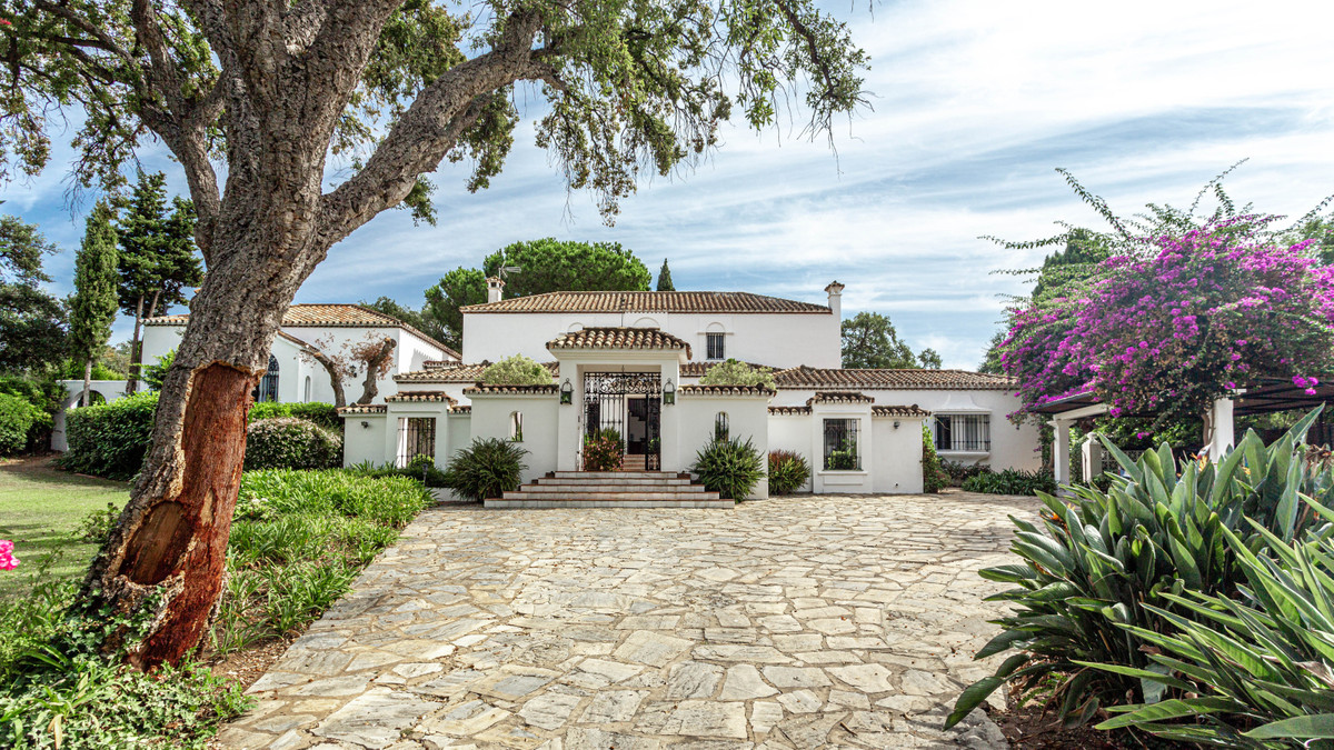 Andalusian style villa with courtyard surrounded by beautiful cork oaks in Sotogrande Costa.
This Me, Spain