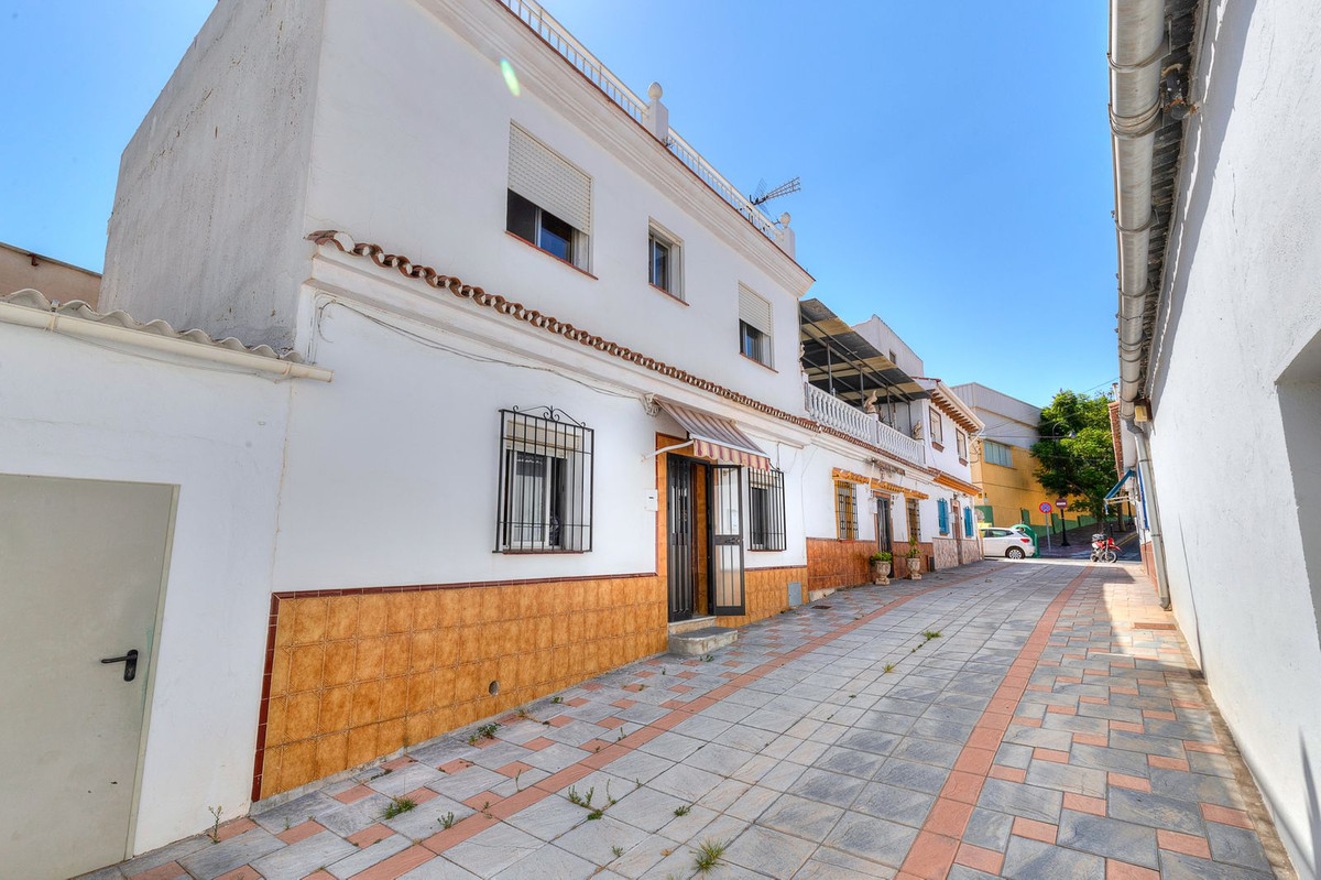 4 Bedroom Detached Villa For Sale Fuengirola, Costa del Sol - HP4404052