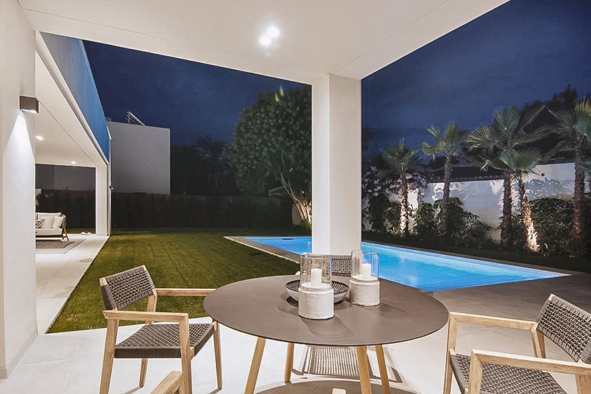 4 bedroom Villa For Sale in Estepona, Málaga - thumb 4