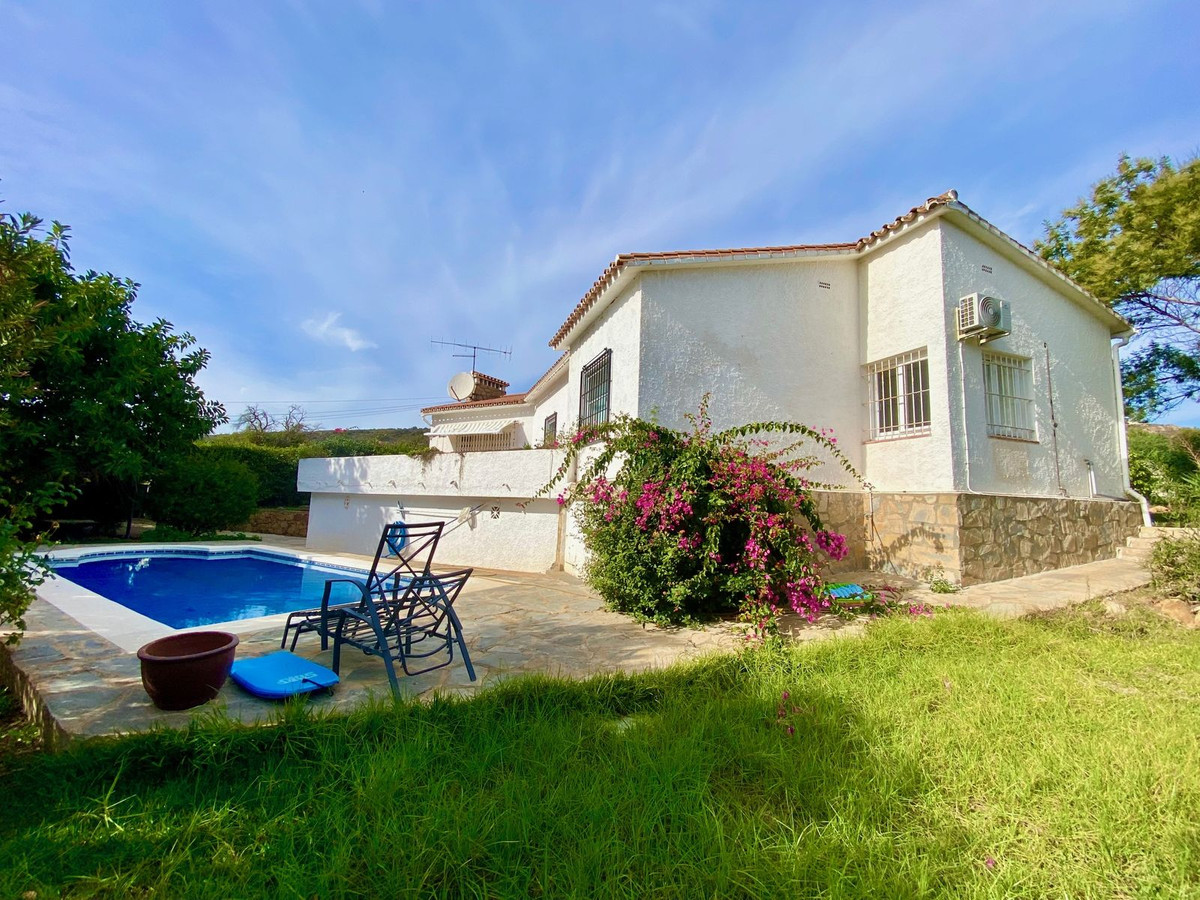 Wonderful villa in a great location, in a calm residential area, between the ports of Sotogrande and, Spain