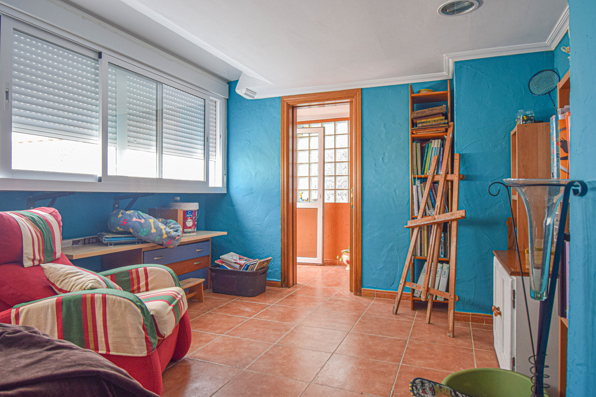Apartamento con 5 Dormitorios en Venta Estepona