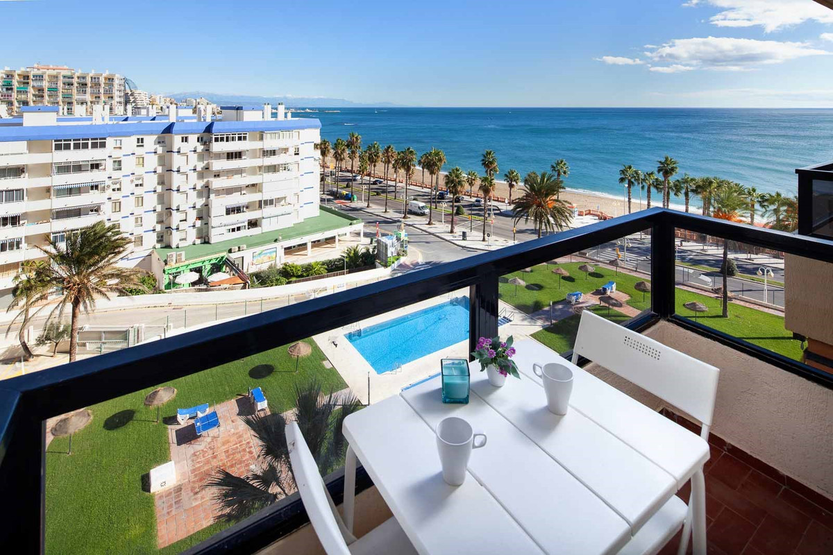 Great opportunity, apartment for sale on the 1st line of the beach in Benalmadena Costa, Aloha Playa, Spain