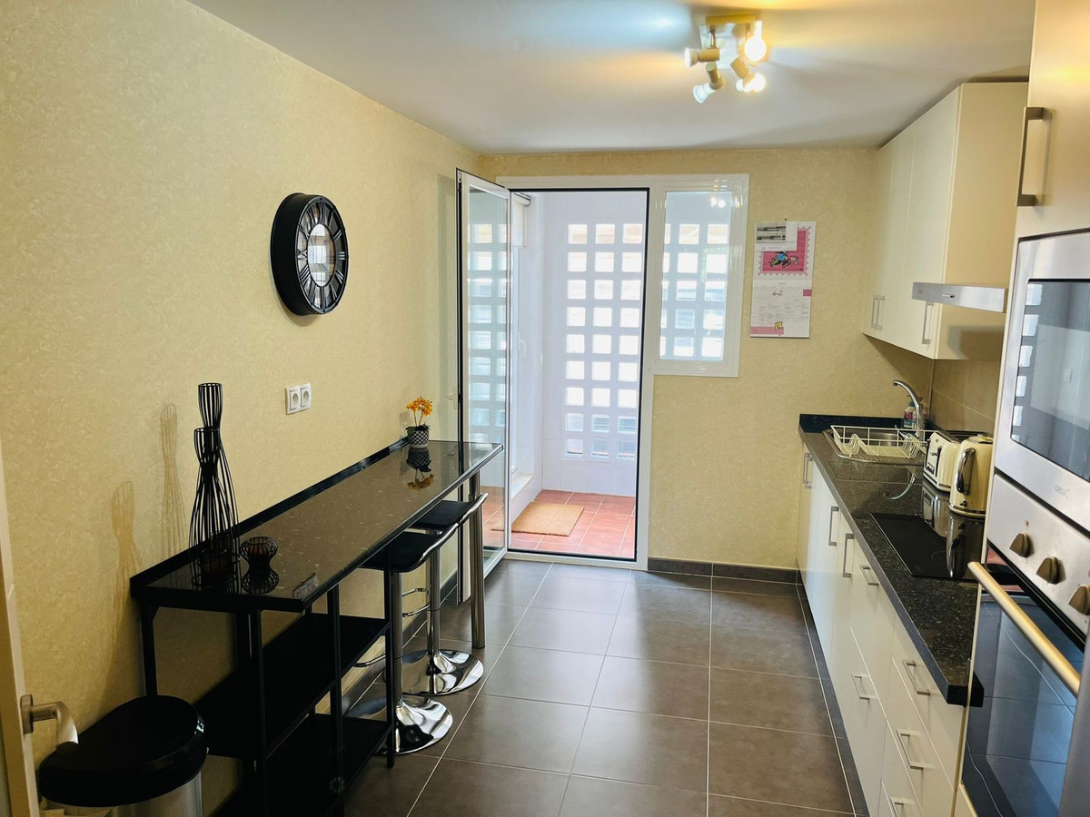 This lovely elevated ground floor apartment in one of our top selling urbanizations Nueva Alcaidesa is a must see.