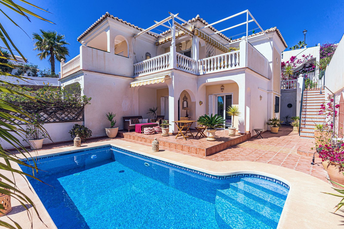 TORROX PARK, TORROX - Exclusively for sale we have this beautiful 3 bedroom property with private po, Spain