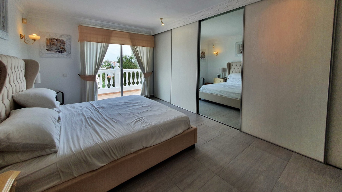 4 bedroom Villa For Sale in Torrenueva, Málaga - thumb 9