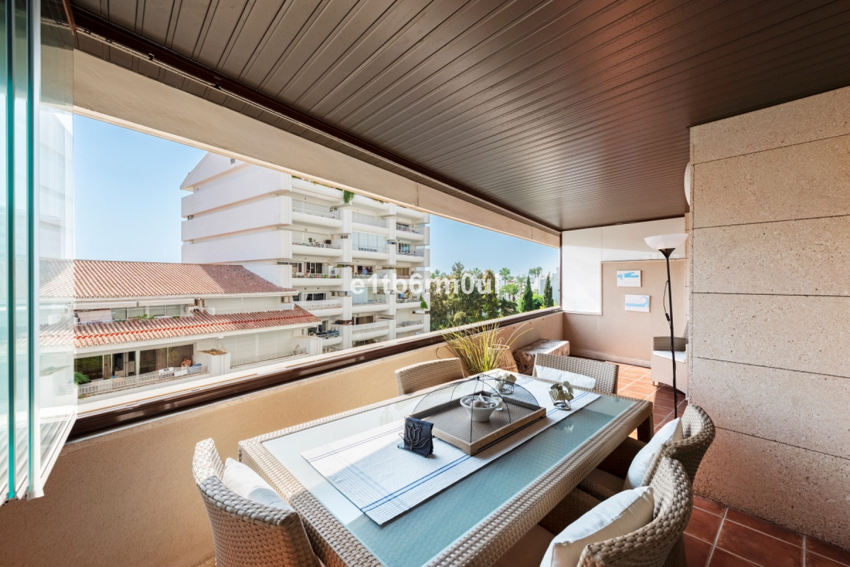 ·SOUTH FACING ·BEACHSIDE · Third floor apartment three bedroom apartment on the Golden Mile within w, Spain