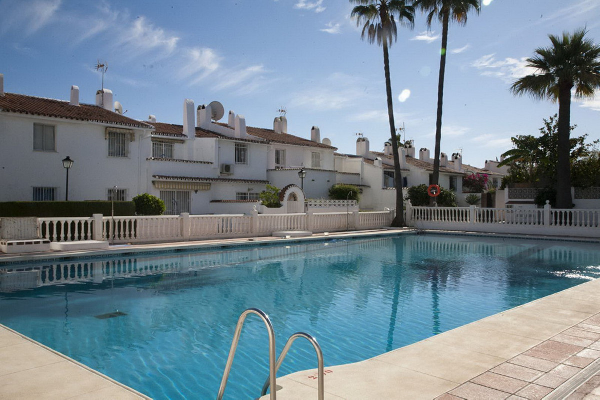 1 Bedroom Detached Villa For Sale Estepona, Costa del Sol - HP3887527