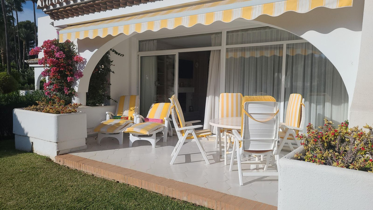 Beautiful 3 bedroom semi detached villa in Miraflores
This immaculate duplex home is located in the , Spain