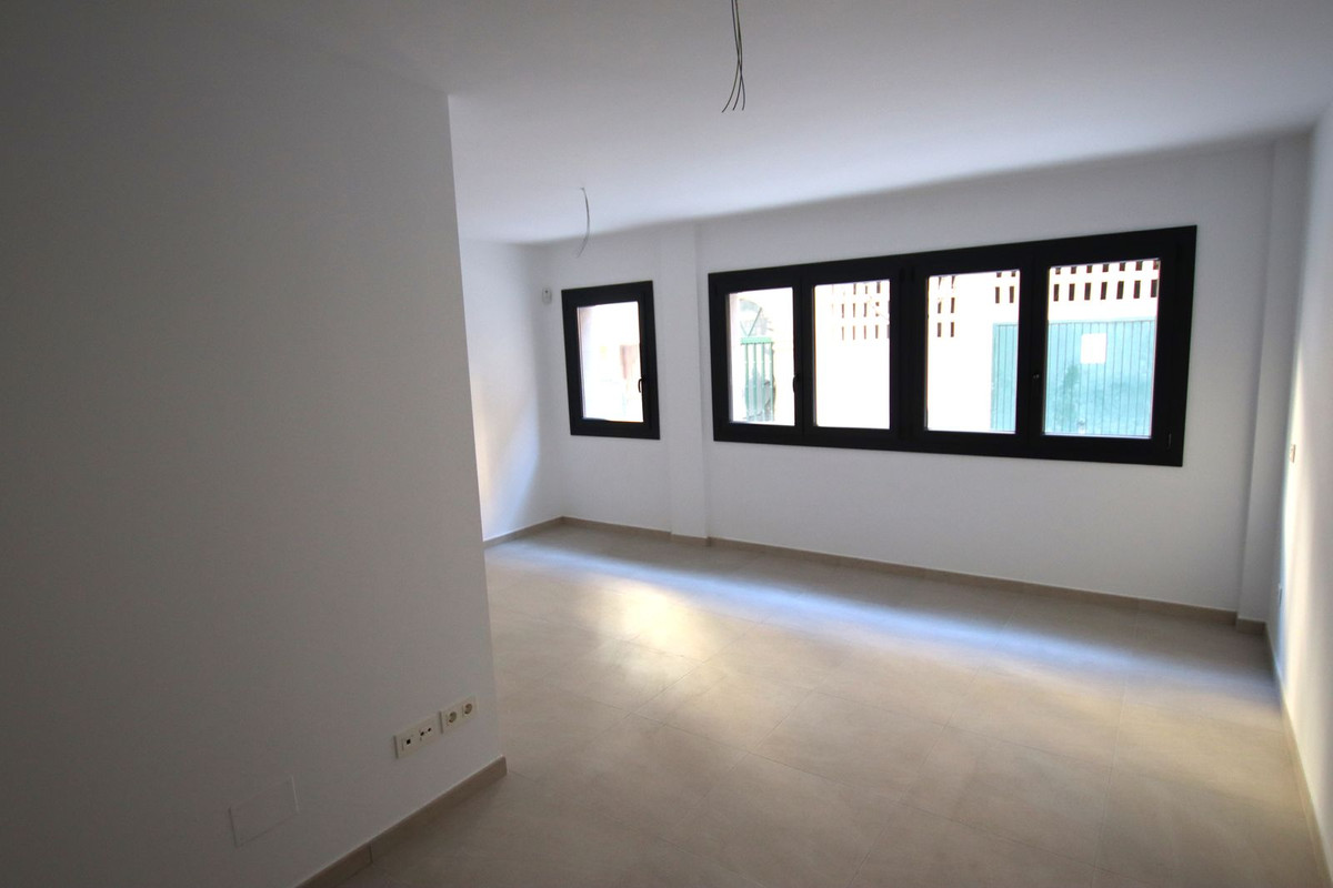 BRAND NEW APARTMENT in the center of Fuengirola, READY TO MOVE IN
Ideal as an investment or holiday , Spain