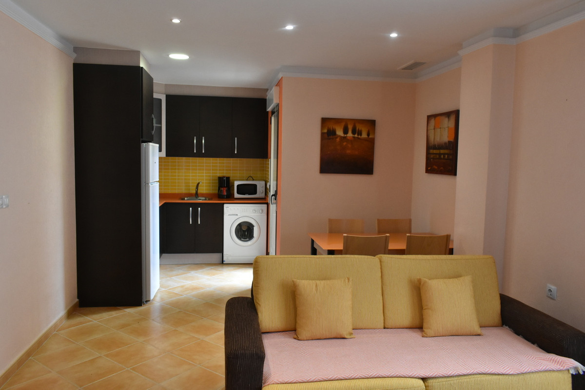 Nice apartment in immaculate condition in private residential with access to a large solarium, commu, Spain