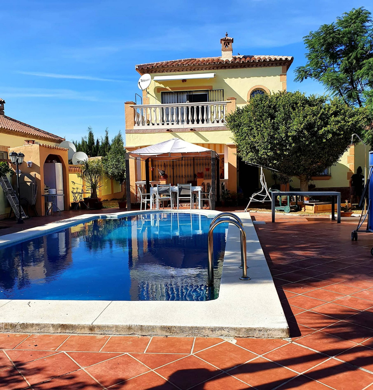 Superb Spacious Villa with a pool in Las Delicias Coin.