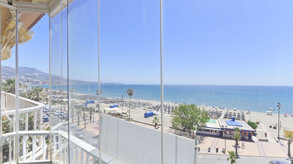 Great apartment in first line of the beach with panoramic sea views in the promenade of Fuengirola.
, Spain