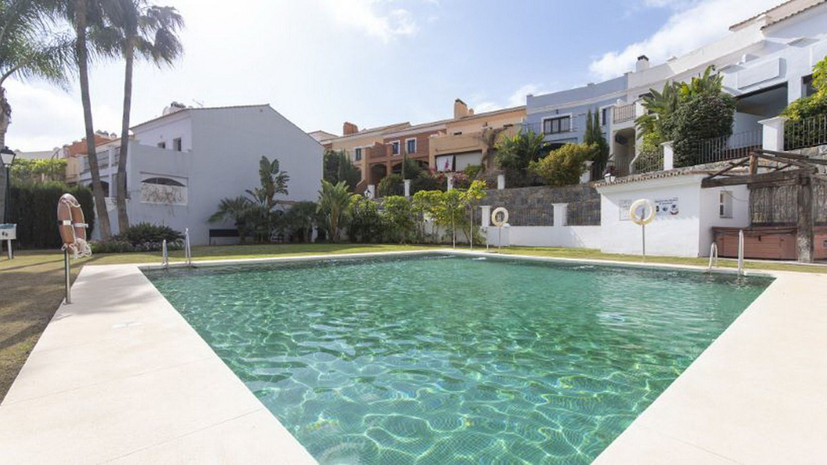 						Townhouse  Terraced
													for sale 
																			 in El Paraiso
					