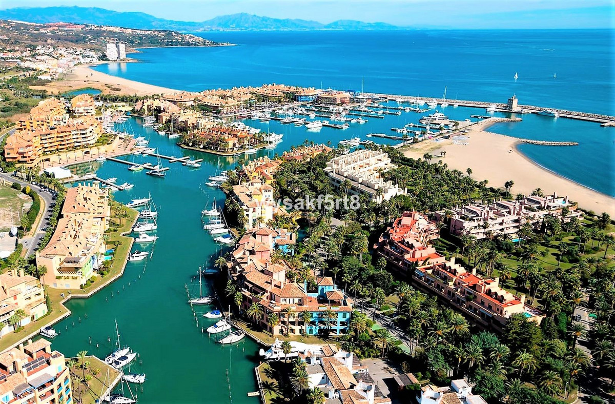 Middle Floor Apartment for sale in Sotogrande R3766975
