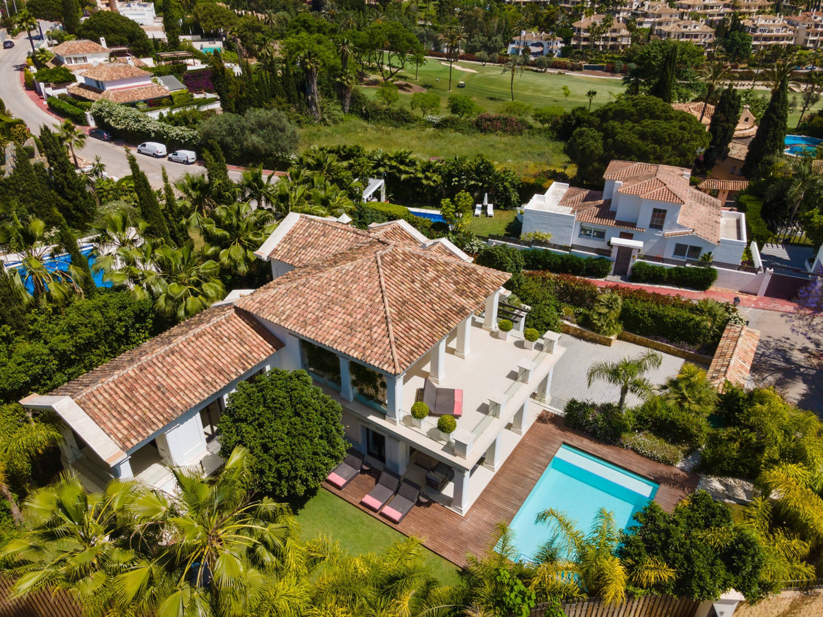 Villa te koop in Nueva Andalucía R4552906