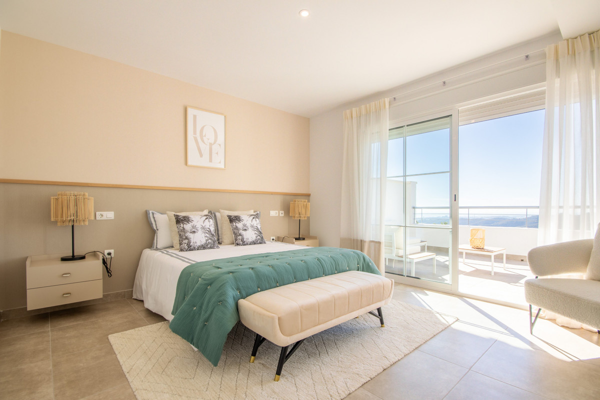 2 Bedroom Middle Floor Apartment For Sale Istán, Costa del Sol - HP4603951