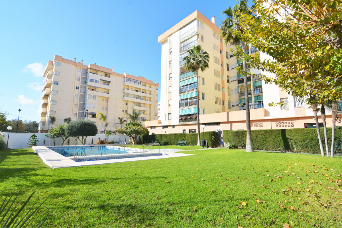 Here we present this beautiful apartment in Fuengirola with a community pool.
Unbeatable area, close, Spain