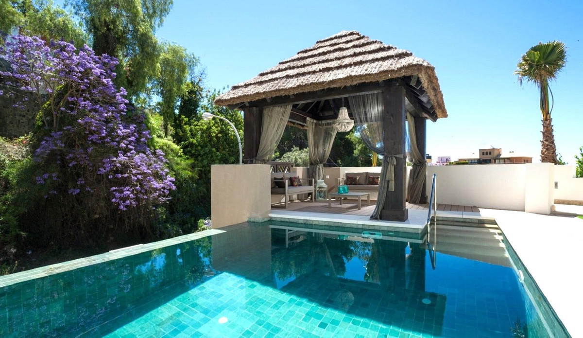 Semi-Vrijstaande Villa te koop in Marbella R4688095
