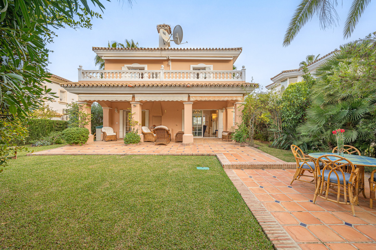 Well located, west facing, 4 bedroom family villa in Monte Biaritz. This private villa benefits from, Spain