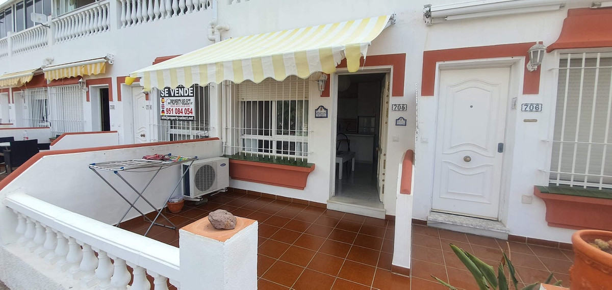 Lovely apartment located in the peaceful area of Torrox Park.