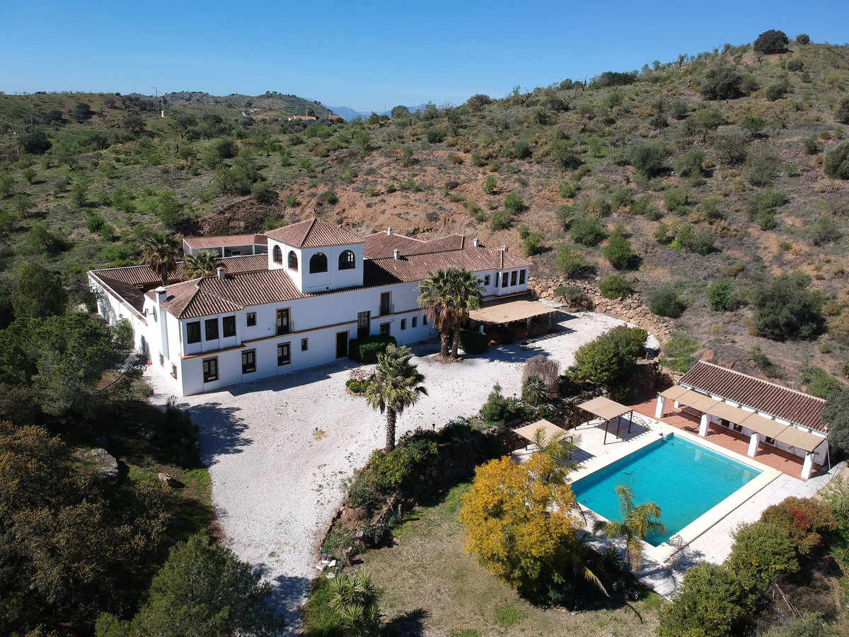 						Villa  Finca
													for sale 
																			 in Almogía
					