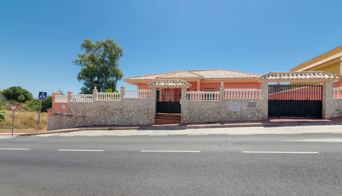 						Villa  Independiente
													en venta 
																			 en Arroyo de la Miel
					