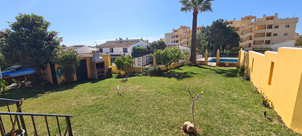 4 bedroom Villa For Sale in Calahonda, Málaga