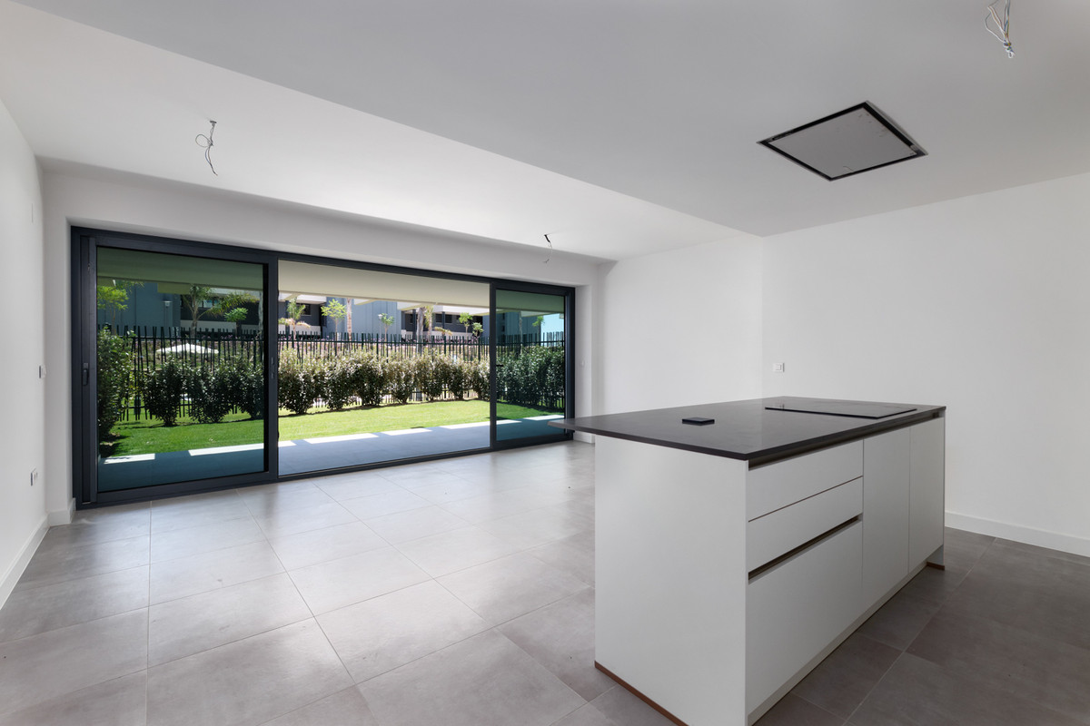 Brand new ground floor 2-bedroom apartment near La Resina Golf, Selwo, on the New Golden Mile, Estep, Spain