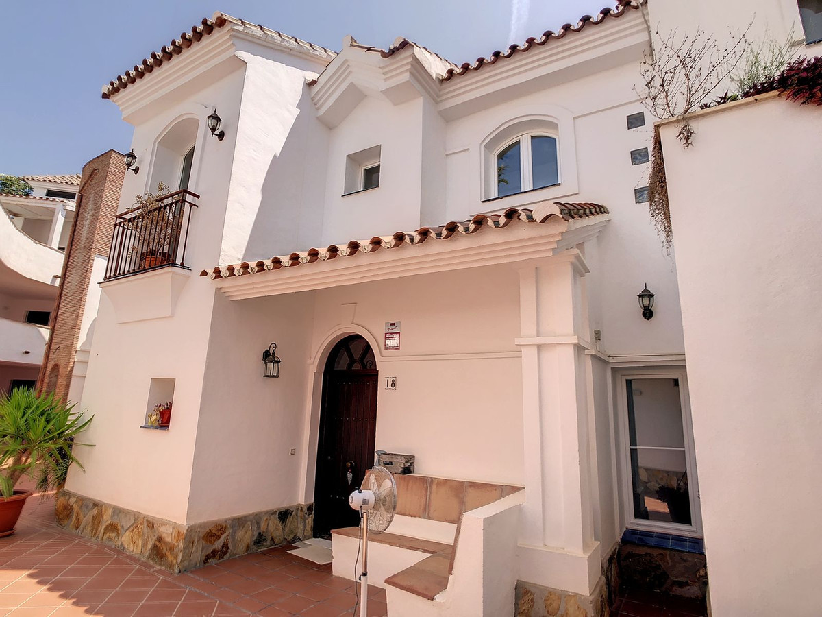 3 Bedroom Semi-Detached House For Sale Riviera del Sol, Costa del Sol - HP4394524